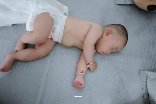 安顺三个月宝宝抬头不稳